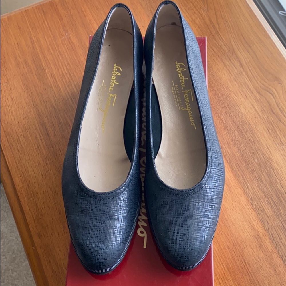 Salvatore Ferragamo Boutique black flat shoes